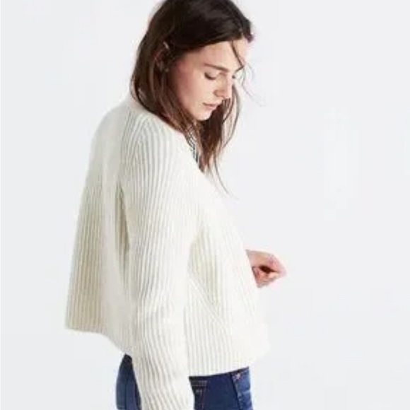 Vintage Cream Chunky Knit Cardigan with Ribbed Pattern and shoulder pads - Picture 1 of 10